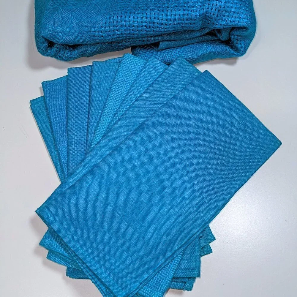 Blue Green Floral Tablecloth and (8) Napkins Set 60
